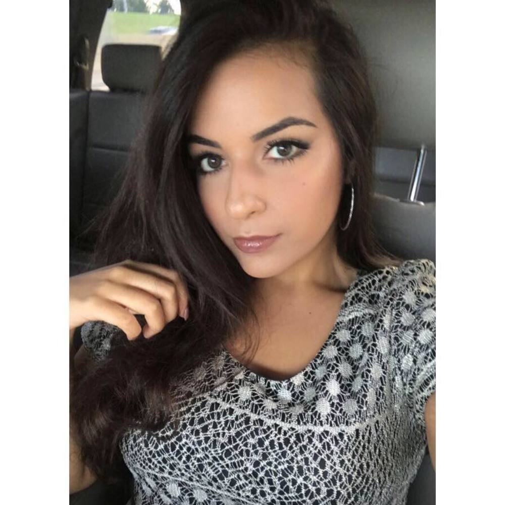 Meet your Posher, Renee ♥️ Make an offer!